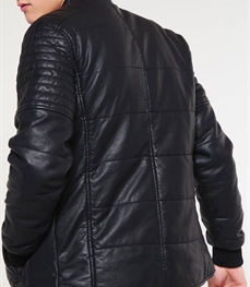 市场上装-皮衣-时尚男装皮衣