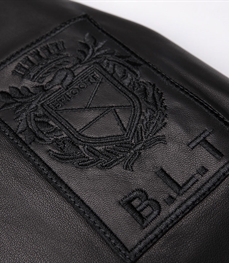 市场上装-皮衣-时尚商务皮衣