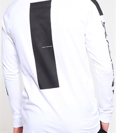 市场上装-T恤-休闲男装T恤