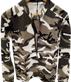 市场上装-T恤-时尚男装T恤