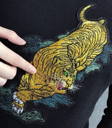 市场上装-毛衫-时尚男装毛衫