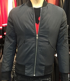 市场上装-夹克-时尚男装夹克
