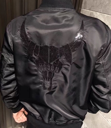 市场上装-夹克-时尚男装夹克