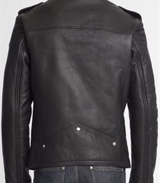 市场上装-皮衣-时尚皮衣