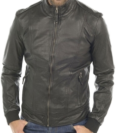 市场上装-皮衣-时尚皮衣