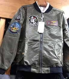 市场上装-夹克-（实拍）时尚男装夹克