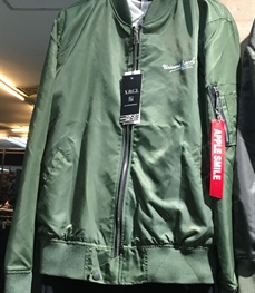 市场上装-夹克-（实拍）时尚男装夹克