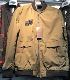 市场上装-夹克-（实拍）时尚男装夹克