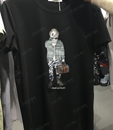 市场上装-T恤-（实拍）时尚男装t恤