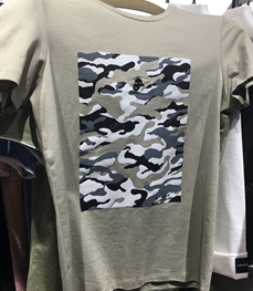 市场上装-T恤-（实拍）时尚男装t恤