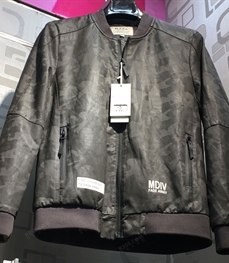 市场上装-夹克-（实拍）时尚男装夹克