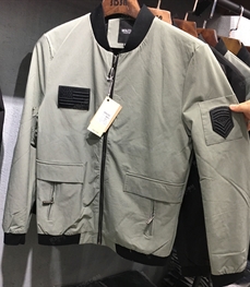 市场上装-夹克-（实拍）时尚男装夹克