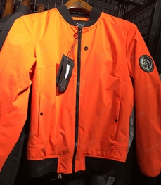 市场上装-夹克-（实拍）时尚男装夹克