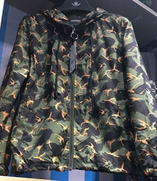 市场上装-夹克-（实拍）时尚男装夹克