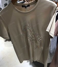 市场上装-T恤-（实拍）时尚男装t恤