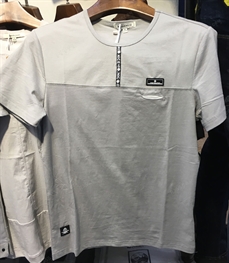 市场上装-T恤-（实拍）时尚男装t恤