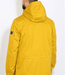 市场上装-大衣-时尚中长