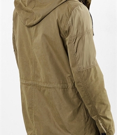 市场上装-大衣-时尚中长