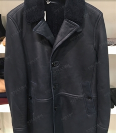 市场上装-皮衣-时尚皮衣