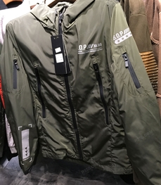 市场上装-夹克-（实拍）时尚男装夹克