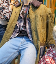 市场上装-大衣-时尚中长