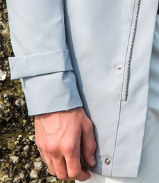 市场上装-大衣-时尚中长