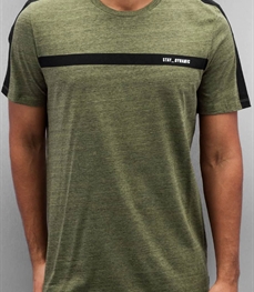 市场上装-T恤-时尚男装t恤