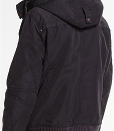 市场上装-夹克-时尚男装夹克