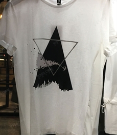 市场上装-T恤-（实拍）时尚男装t恤