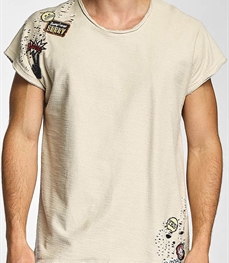 市场上装-T恤-时尚男装t恤