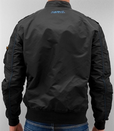 市场上装-夹克-时尚男装夹克