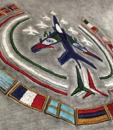 市场上装-T恤-时尚男装t恤