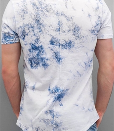 市场上装-T恤-时尚男装t恤