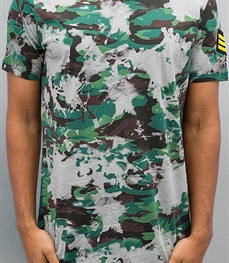 市场上装-T恤-时尚男装t恤