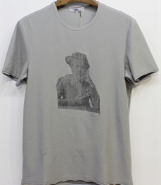 市场上装-T恤-时尚男装t恤