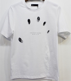 市场上装-T恤-时尚男装t恤