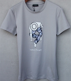 市场上装-T恤-时尚男装t恤