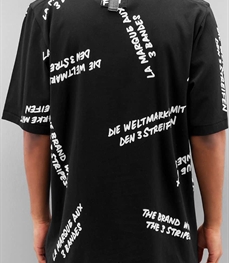 市场上装-T恤-时尚男装t恤