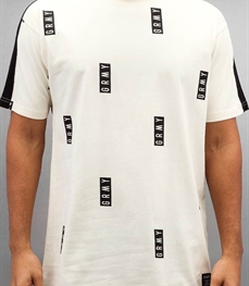 市场上装-T恤-时尚男装t恤