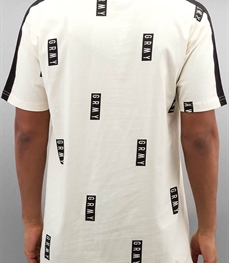 市场上装-T恤-时尚男装t恤