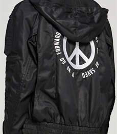 市场上装-夹克-时尚男装夹克