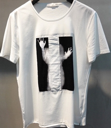 市场上装-T恤-时尚男装t恤