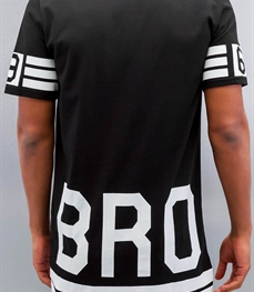 市场上装-T恤-时尚男装t恤