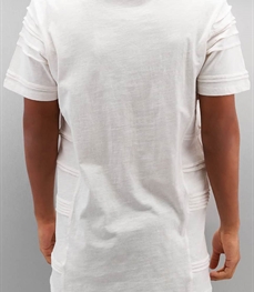 市场上装-T恤-时尚男装t恤