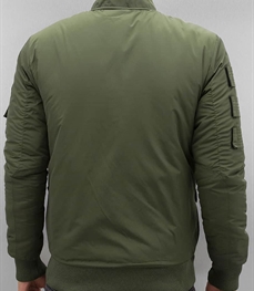 市场上装-夹克-时尚男装夹克