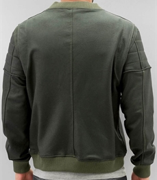 市场上装-夹克-时尚男装夹克