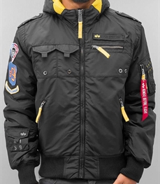 市场上装-夹克-时尚男装夹克