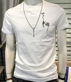 市场上装-T恤-时尚男装t恤