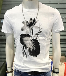 市场上装-T恤-时尚男装t恤