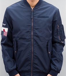 市场上装-夹克-时尚男装夹克